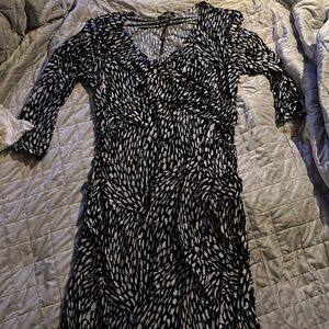 Woman dress. L/XL. Elbow and knee length. Hides the side rolls&stays slim . :-)